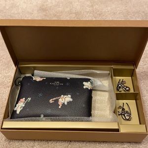 Adorable Snowman Coach bag with charms